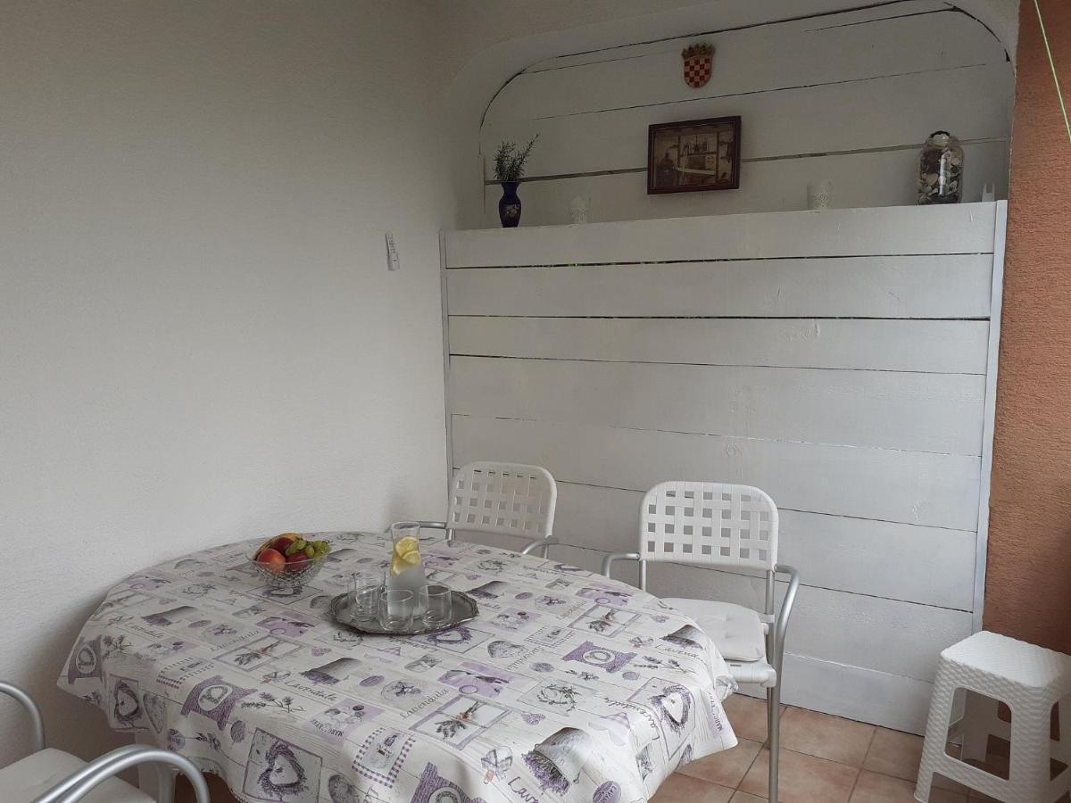 Apartment Conty On The Ground Floor Malinska Esterno foto